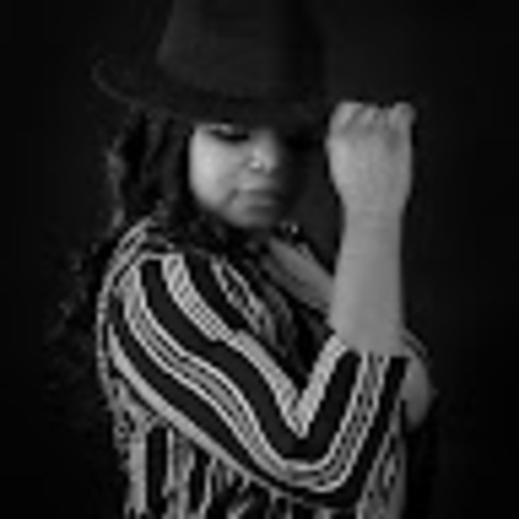 Profile Picture of Carine Lorme (@carinelorme50) on Poshmark