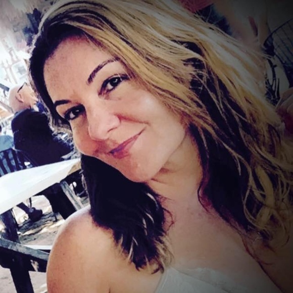 Profile Picture of Kerri Steele (@kerriannlove) on Poshmark