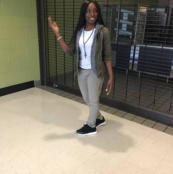 Profile Picture of Porchelle Sublett (@porchellered) on Poshmark