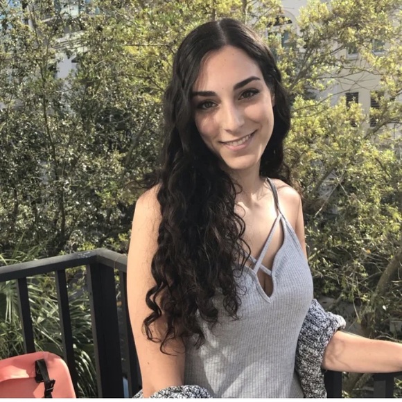 Profile Picture of Danielle Gresia (@danigres) on Poshmark