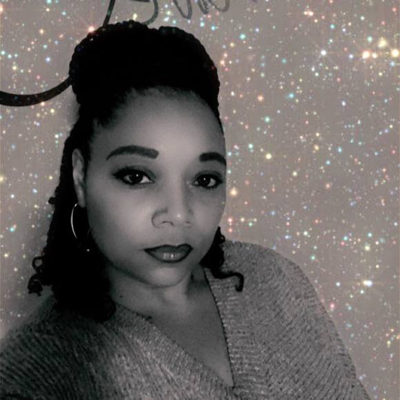 Profile Picture of Ladina Davison (@ladina3) on Poshmark