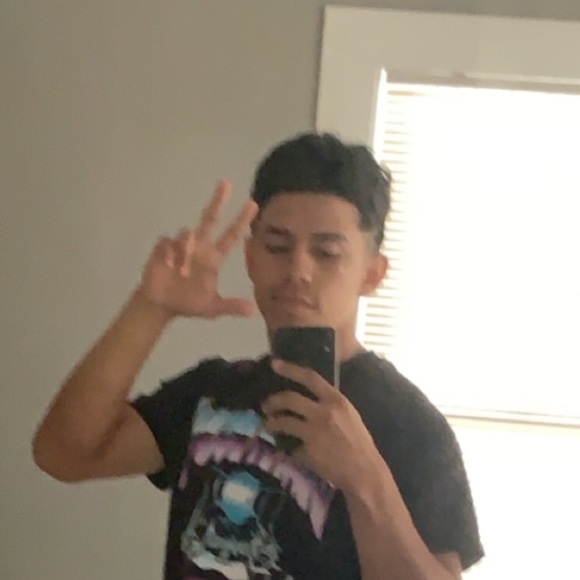 Tomas Geronimo - Poshmark Profile Picture of Tomas Geronimo (@imtommyyy) on Poshmark