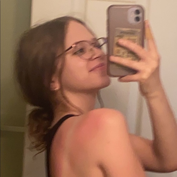 Profile Picture of Rae Desautels (@raedesautels) on Poshmark