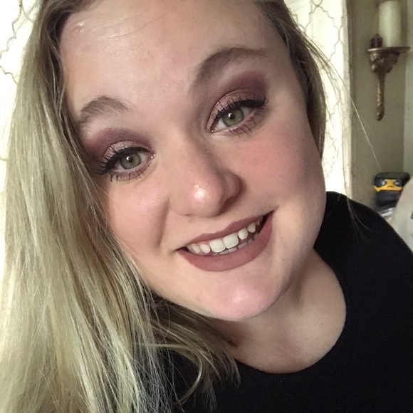 Profile Picture of Alexandra Trautman (@trautmanalex) on Poshmark