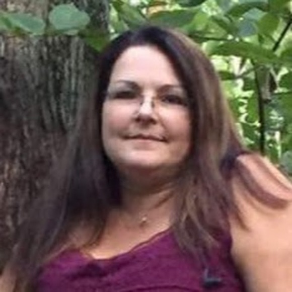 Profile Picture of Lucina Davies (@lucinadavies) on Poshmark