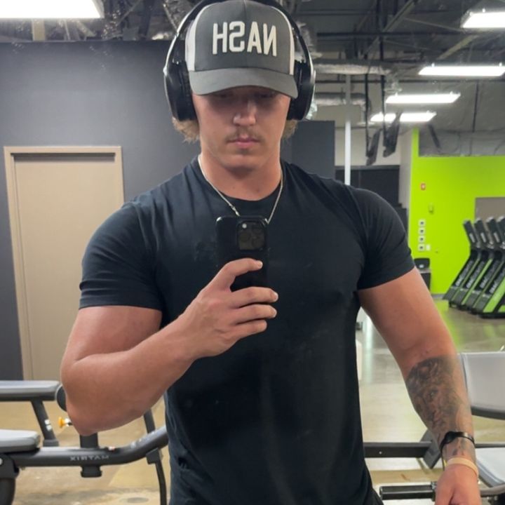 Profile Picture of 𝔇𝔶𝔩𝔞𝔫 𝔊𝔯𝔢𝔢𝔫 (@dylanlegreen) on Tiktok