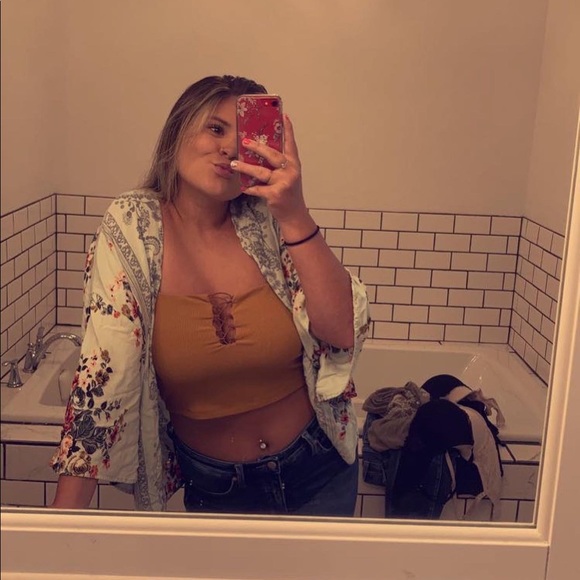 Profile Picture of Dallis Kukuk (@dalliskukuk2000) on Poshmark