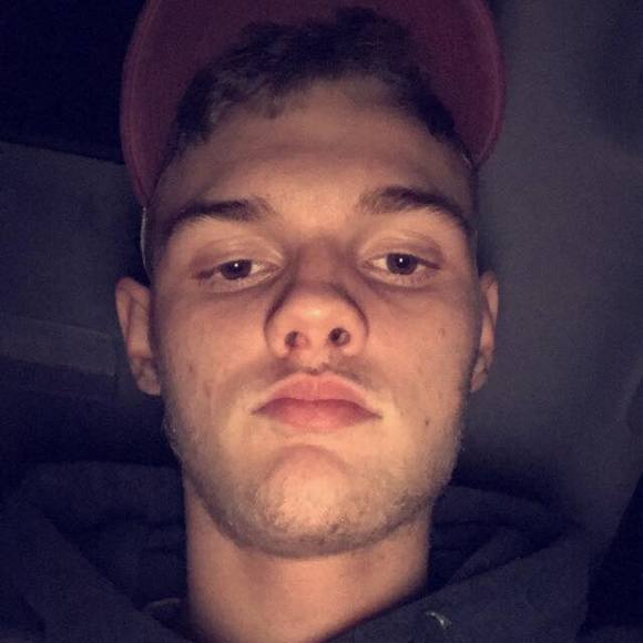 Profile Picture of Jeremy Widdifield (@jeremywiddifiel) on Poshmark