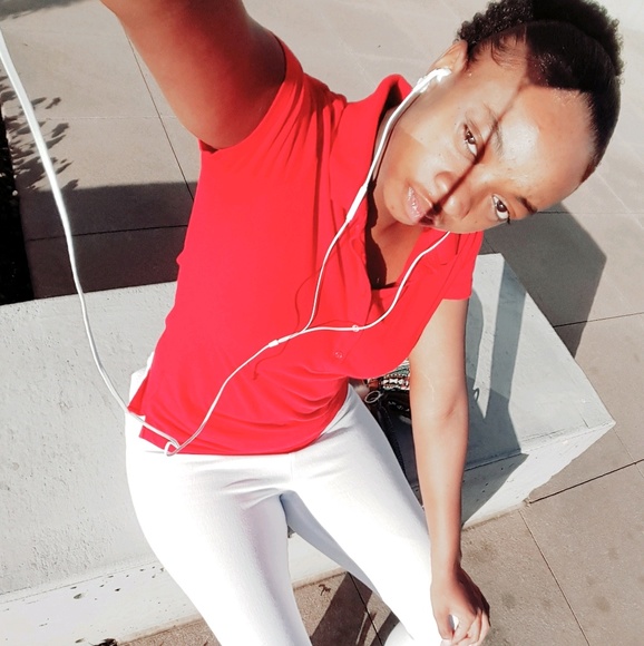 Profile Picture of Nathzatauna Brison (@nathza4283) on Poshmark