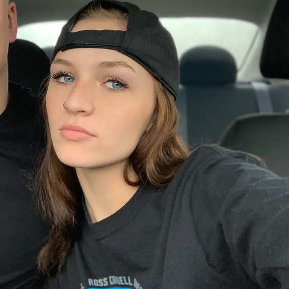 Profile Picture of Jennyfay Ackert (@jennyfayyyy) on Poshmark