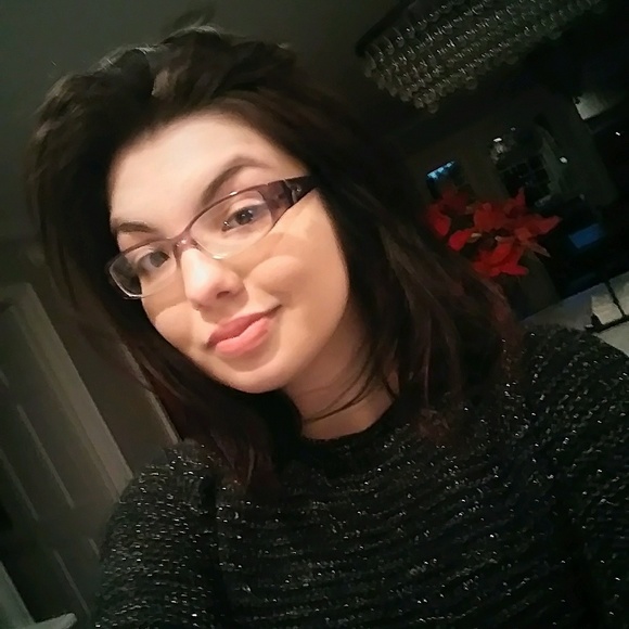 Profile Picture of Razia Hussaini (@raziahussaini) on Poshmark