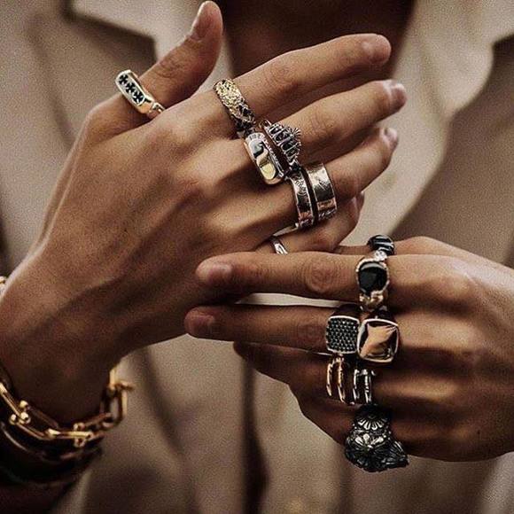 Hero Hero - Poshmark Profile Picture of Hero Hero (@hero_cityco) on Poshmark