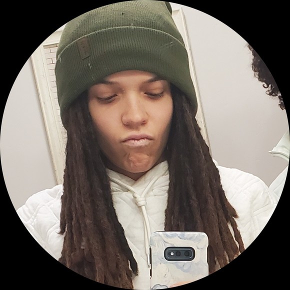 Profile Picture of Kyana Trane (@fluffeeeeeee17) on Poshmark