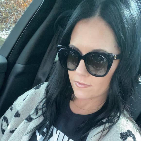 Profile Picture of Melissa Teakell (@mdteak) on Poshmark