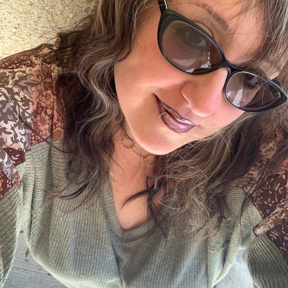 Profile Picture of Rachel Carbonella (@tinkerbellc904) on Poshmark