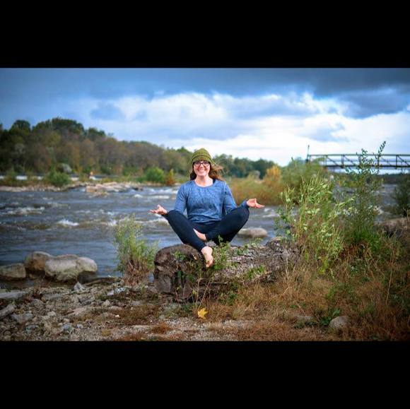 Profile Picture of Ashley Beumel (@aabeumel) on Poshmark