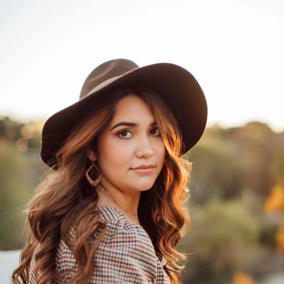 Profile Picture of Mia isabella Priegue (@miapriegue) on Poshmark