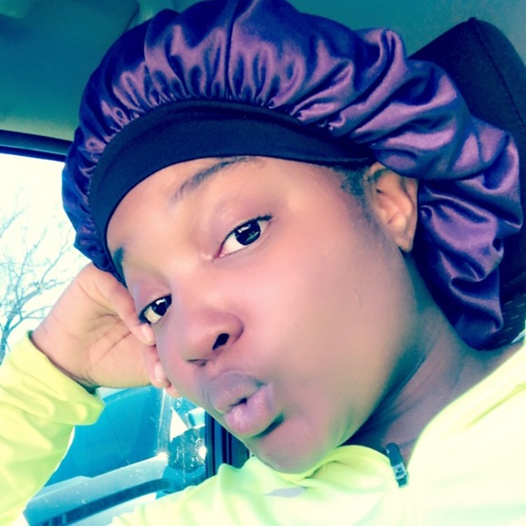 Profile Picture of Elaun Furdge (@elaunilove) on Poshmark