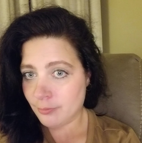 Profile Picture of Felicia Dimonte (@feliciadimonte) on Poshmark