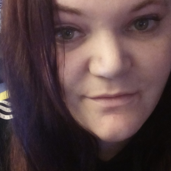 Profile Picture of Christina Stiltner (@christinastiltn) on Poshmark