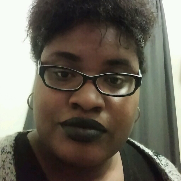 Profile Picture of Tomika Hellems (@hellemsmika1) on Poshmark