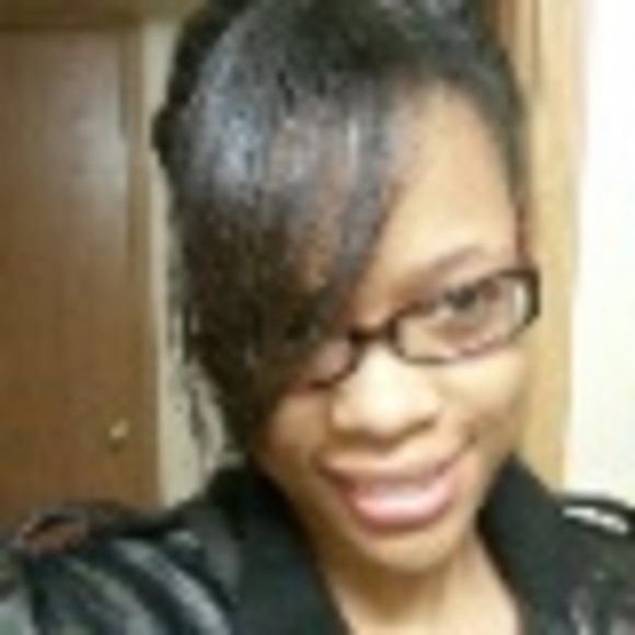 Profile Picture of Veronica Selvy (@sassyv21) on Poshmark