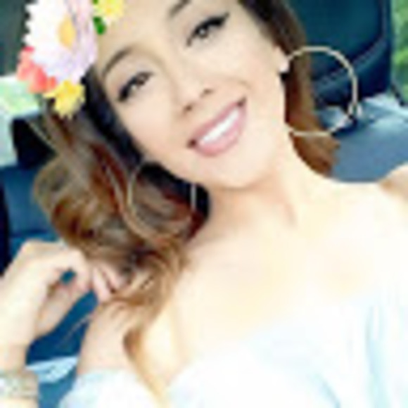 Profile Picture of Virginia Callis (@muffin2muscles) on Poshmark