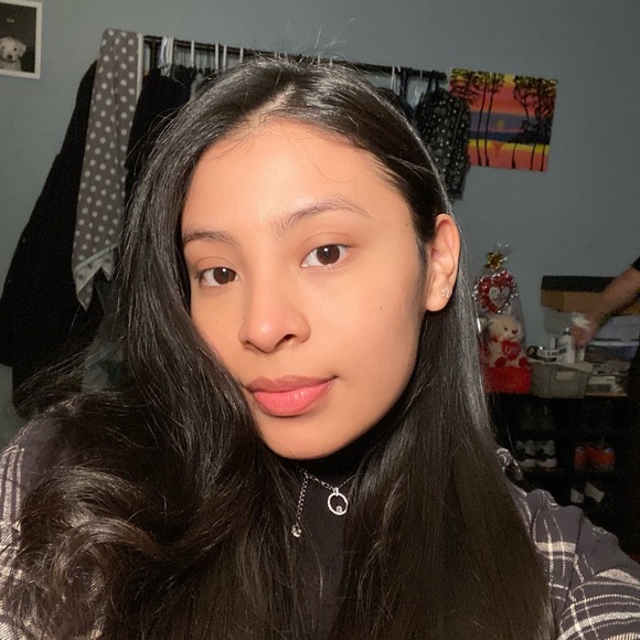 Profile Picture of Stephany Cordova (@stephanym101) on Poshmark