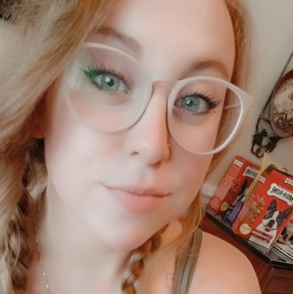 Profile Picture of Haley Stephens (@hstephens2703) on Poshmark