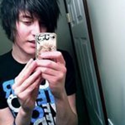 Profile Picture of Andrew Strahm (@Henryvqfbk) on Twitter