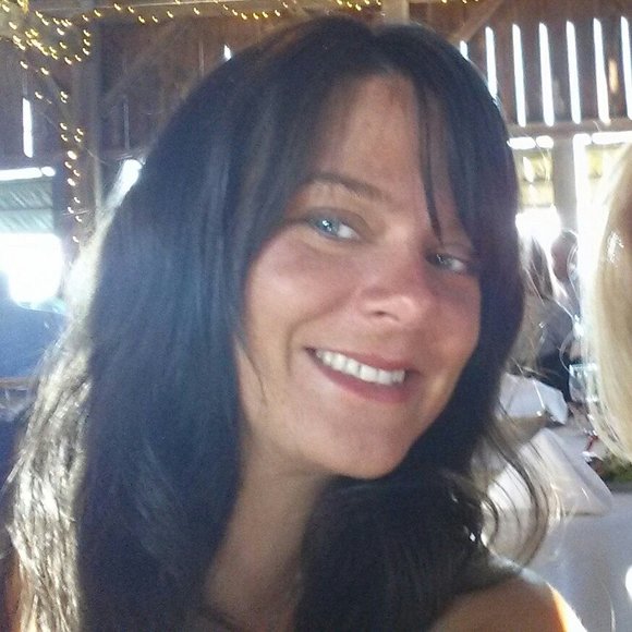 Profile Picture of Alyssa Van fossen (@ank11981) on Poshmark