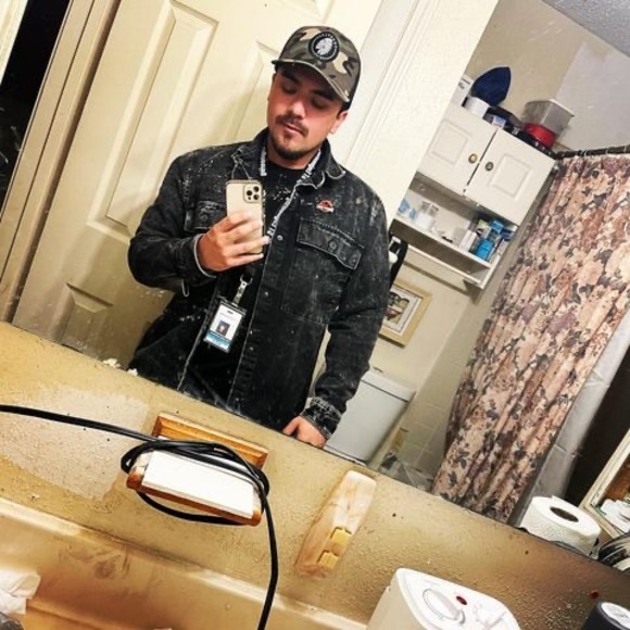 Profile Picture of Rollo Almaguer (@rolloalmaguer) on Poshmark