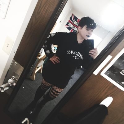 Profile Picture of Amanda The Lamp (@AmamdaLouise) on Twitter