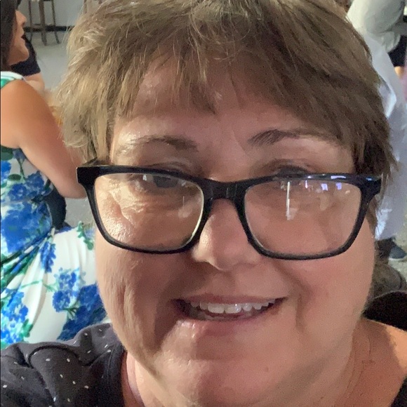 Profile Picture of Lisa Kranyik (@shellk05) on Poshmark