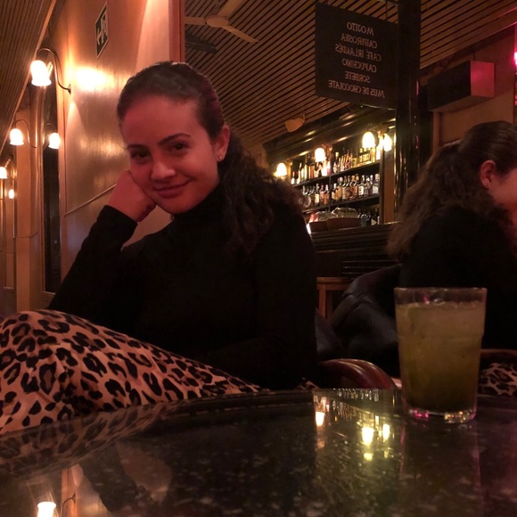 Profile Picture of Anya Shikhman (@anyashikh) on Poshmark