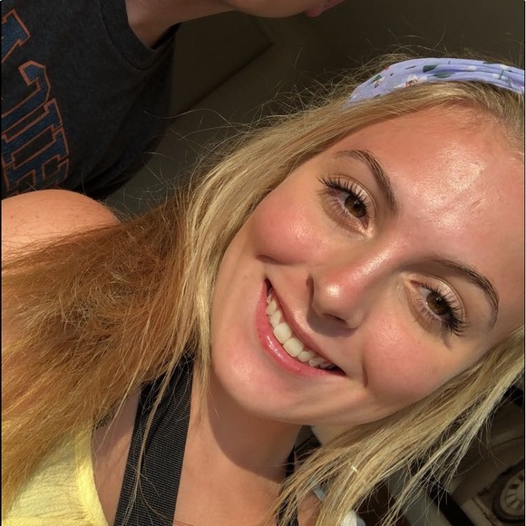 Profile Picture of Jamie Legner (@jamielegner) on Poshmark