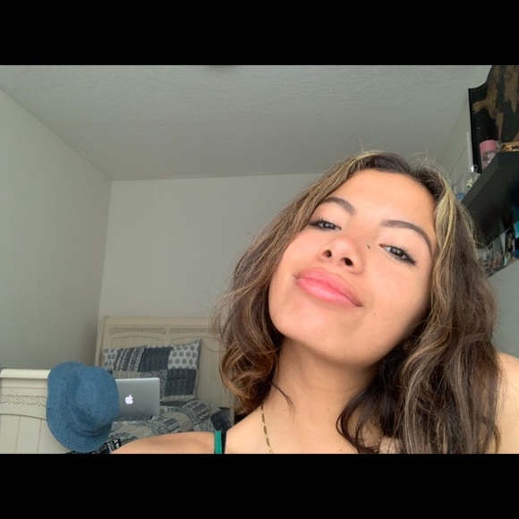 Profile Picture of Jocelyn Silva (@jocelyndsilva) on Poshmark