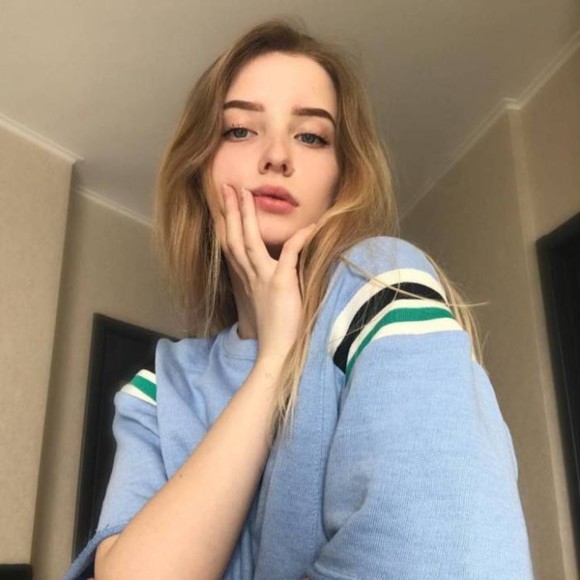 Profile Picture of Karyn Moudry (@karynmoudryytm5) on Poshmark