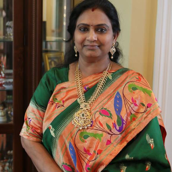 Profile Picture of Shanta Veerlapati (@sveerlapati) on Poshmark