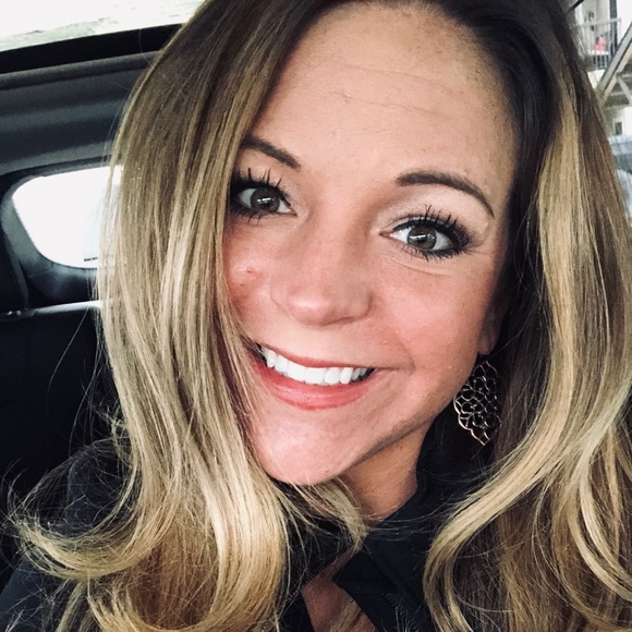 Profile Picture of Kellea Darwin (@kellead) on Poshmark