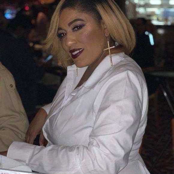 Profile Picture of Valerie Hurrington (@makeupbyvee) on Poshmark