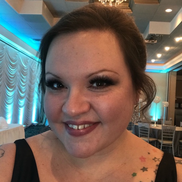 Profile Picture of Jeanine Turnquist (@jturnquist) on Poshmark
