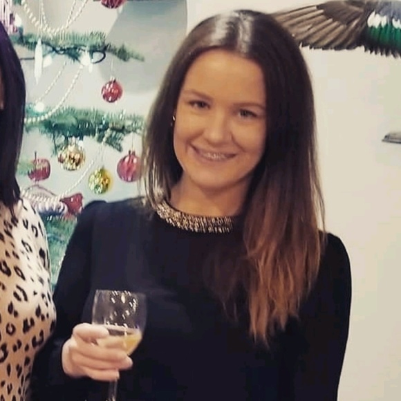 Profile Picture of Anna Clous (@annaclous) on Poshmark