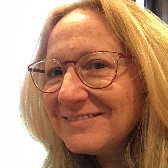 Profile Picture of Tammy Bloom (@tammy_bloom) on Poshmark