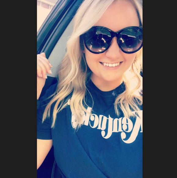 Profile Picture of Chrisanna Buice (@buice0123) on Poshmark