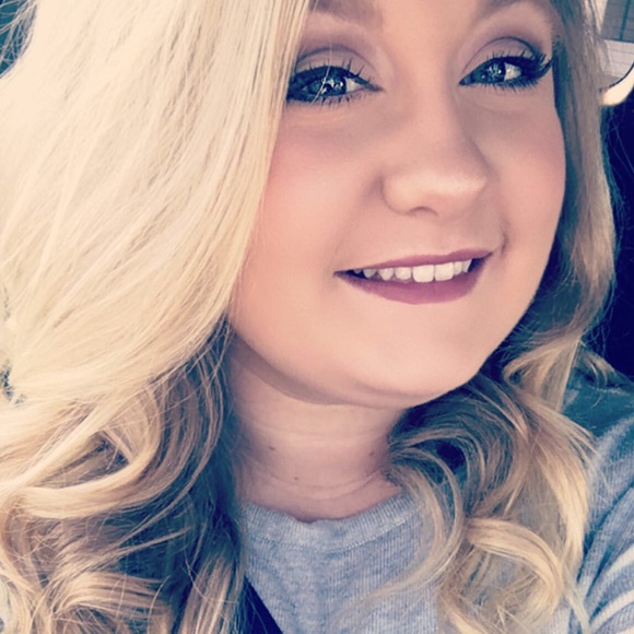 Profile Picture of Haley Hardy (@haleyhardy2016) on Poshmark