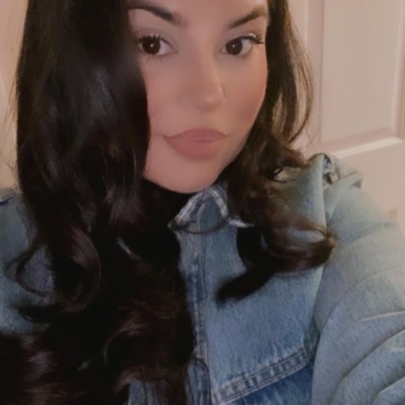 Profile Picture of Erlinda Negrette (@patnegrette909) on Poshmark