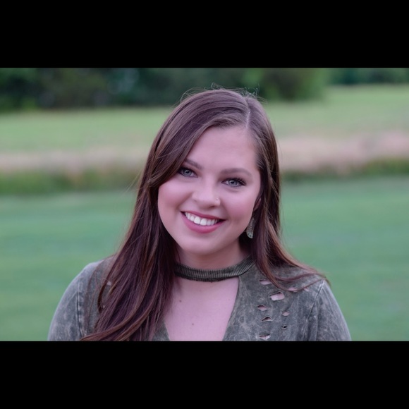 Profile Picture of Shelby Meals (@shelbymeals) on Poshmark