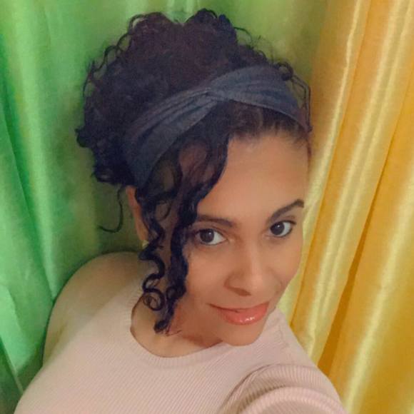 Profile Picture of Julia Martinez (@juliabrisly) on Poshmark