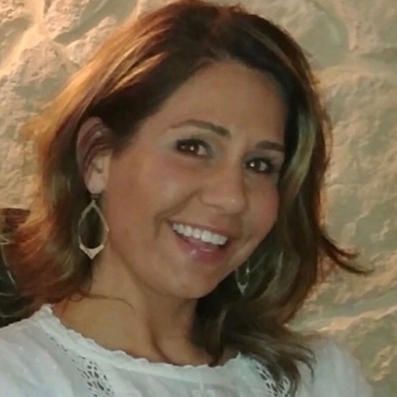 Profile Picture of Tiffany Texter (@tifftexx) on Poshmark